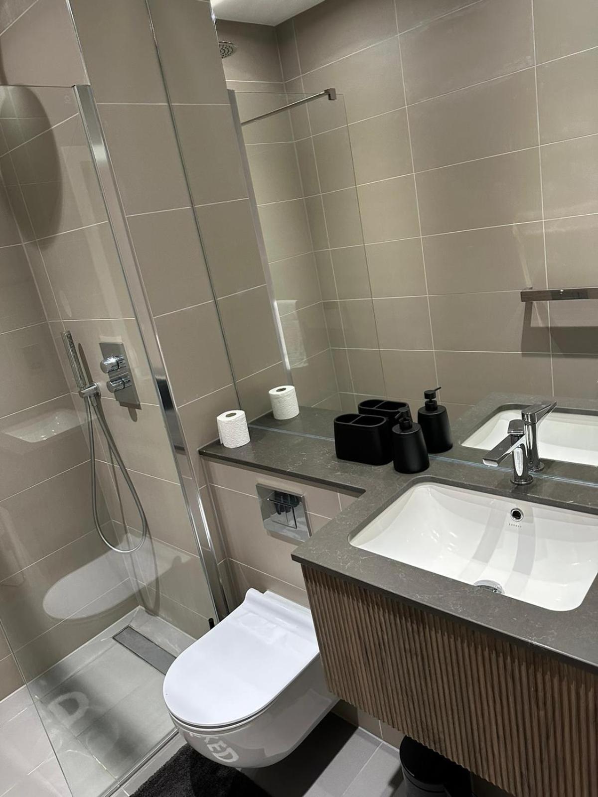 Richardson Deluxe Apartments - 3 Bed London Kültér fotó